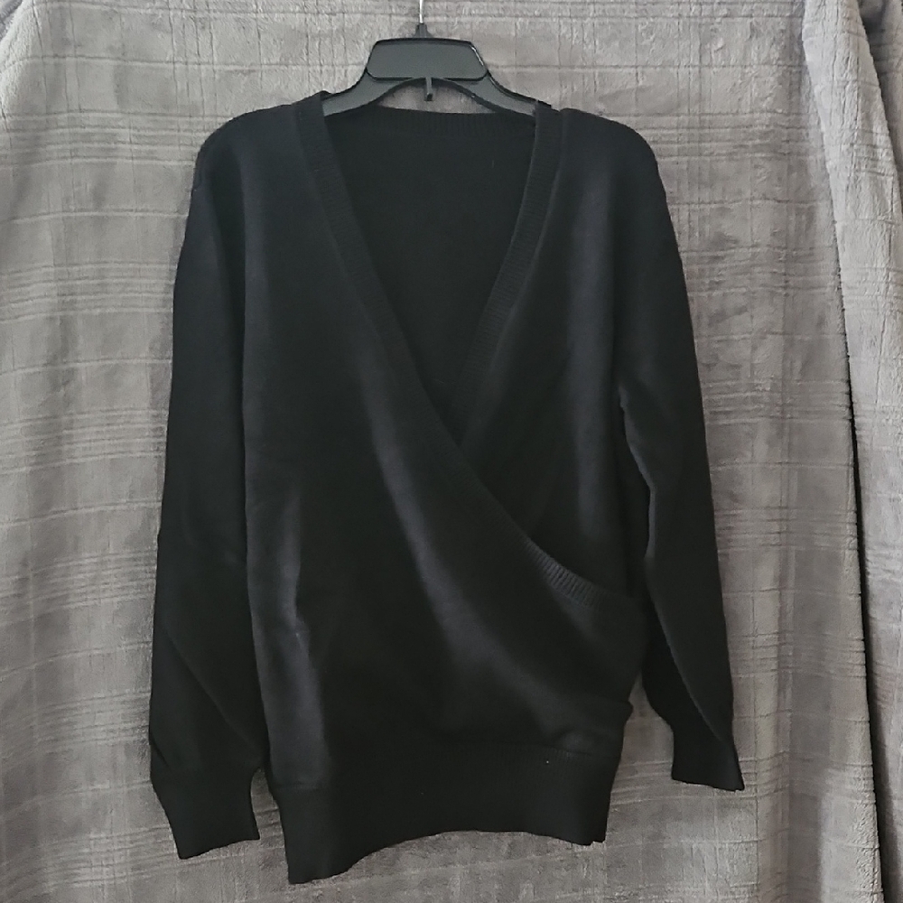 Amazon Women's Black V-Neck Sweater